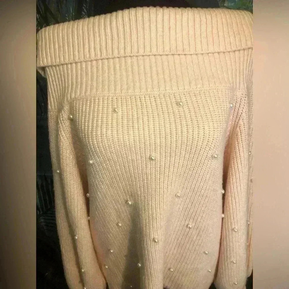 Chic Pink Off-Shoulder Sweater - Picture 3 of 16